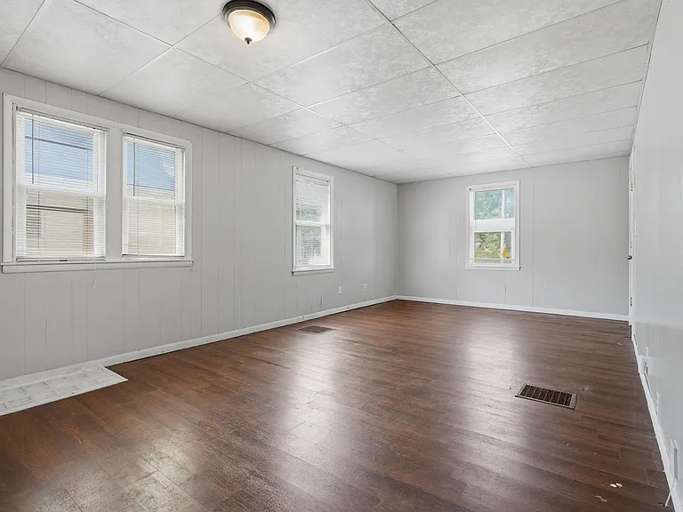 554 Buist St SW — Photo 18