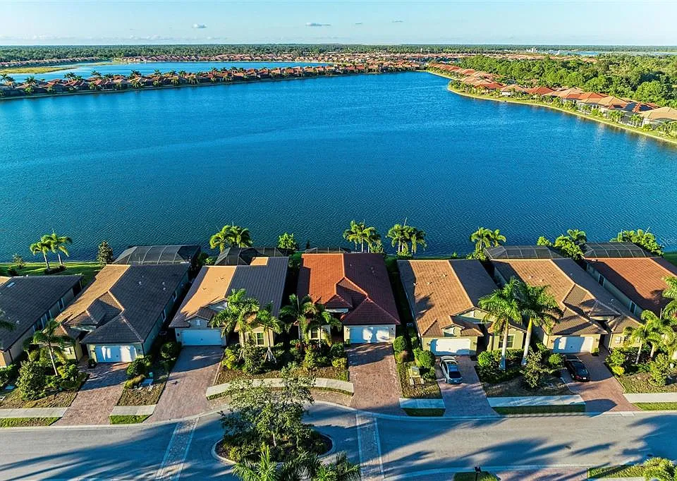 228 Maraviya Blvd