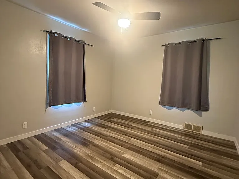 923 Carolyn Ave — Photo 7