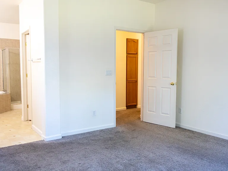 1870 Cliffhanger Dr — Photo 19