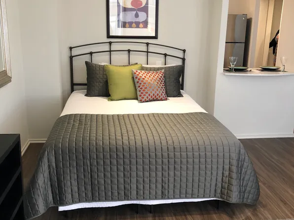 63 W Elm St #804, Chicago, IL 60610