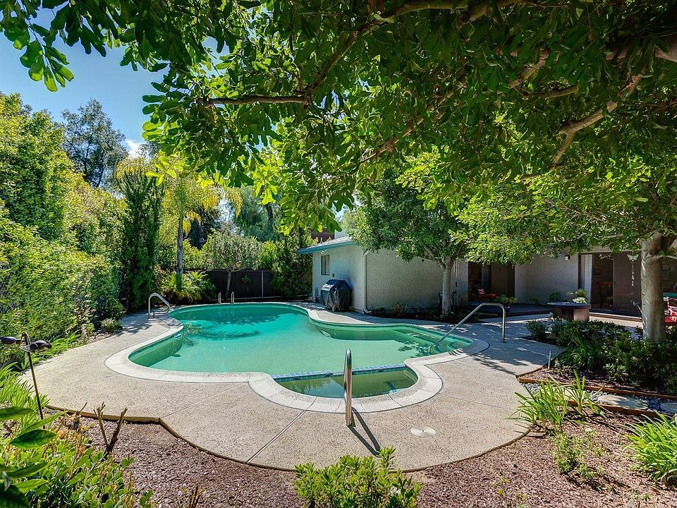 2nd image of 966 Linda Vista Ave