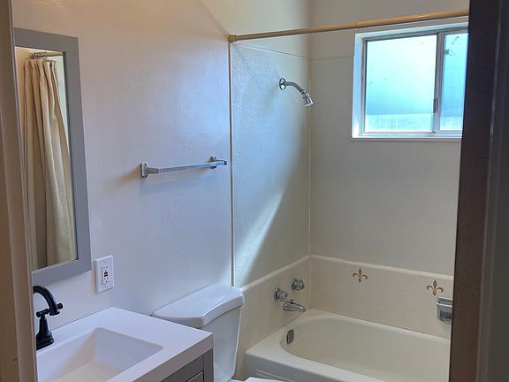 2nd image of 1058 Cottage Ave