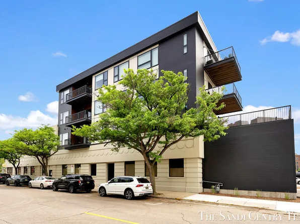 300 Washington Ave Unit 16, Grand Haven, MI 49417