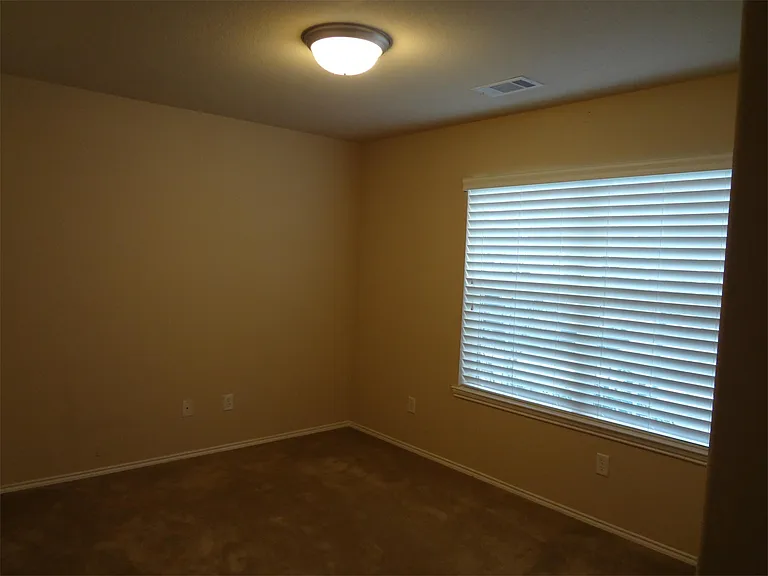 904 Mazatlan Ct — Photo 8