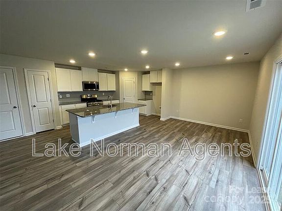 5th image of 354 Hollingswood Dr
