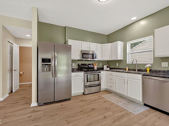 2nd image of 13261 Ashwood Dr