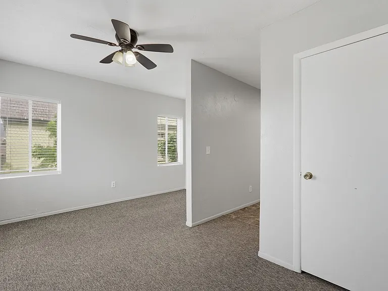 Jefferson Avenue Apartments — Photo 23