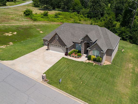 3rd image of 811 Powderhorn Cir