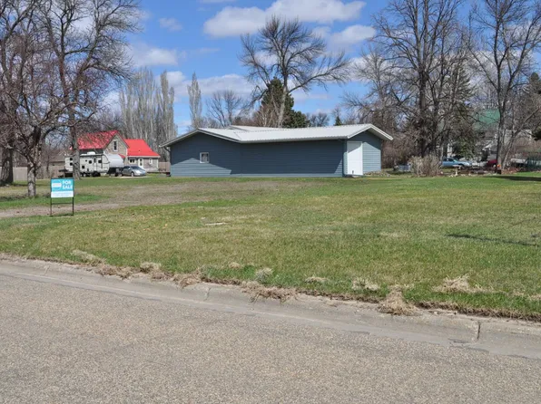 602 Odegard Ave SW, Cooperstown, ND 58425