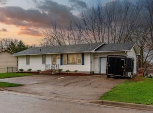 1107 Division St E, Faribault, MN 55021