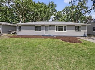 1410 Cambridge Dr, Champaign, IL 61821