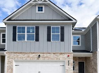 402 Lanier Cir, Woodstock, GA