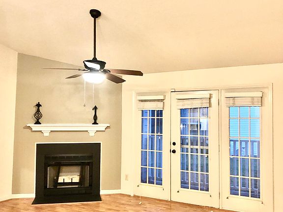 Large living room with vaulted ceilings