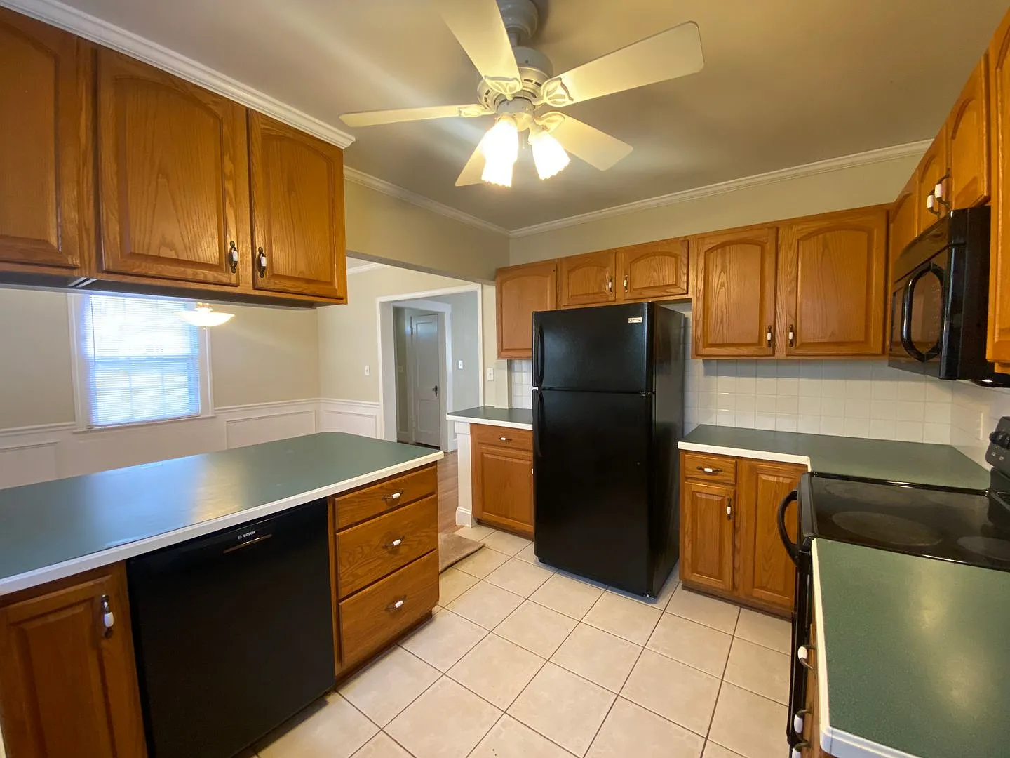 1216 Ford Street — Photo 4