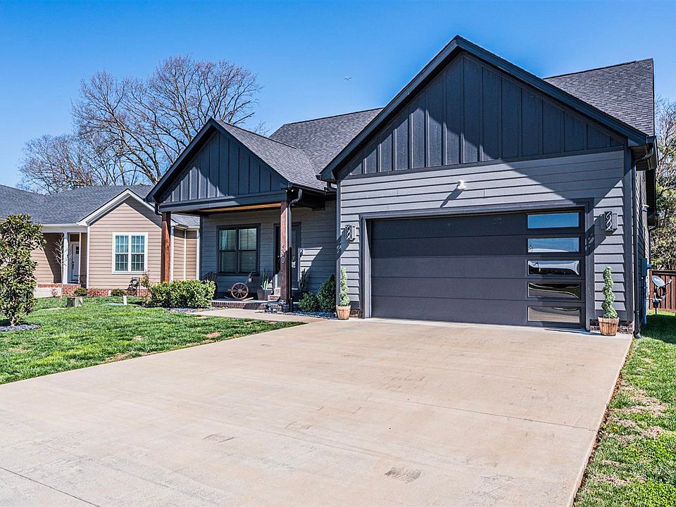 1st image of 590 Denver Cir