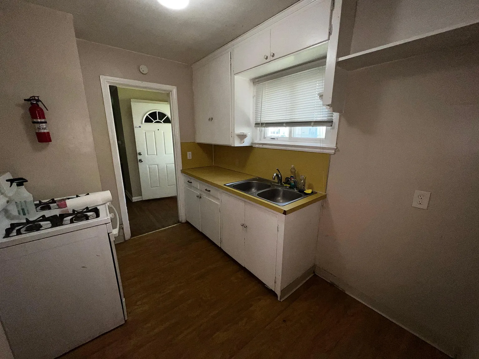 2 bed, 890 sqft, $1,075 — Photo 4