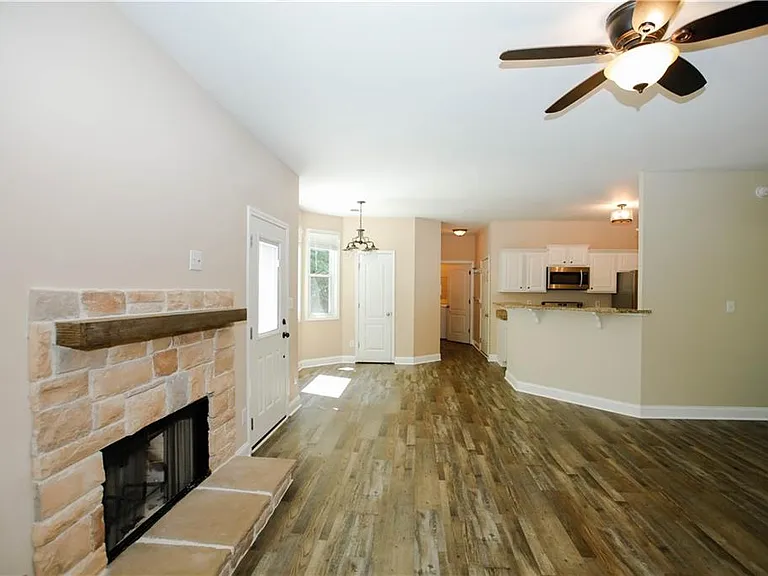 1005 Landover Xing — Photo 5