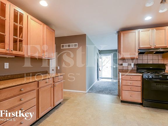 5th image of 385 Humes Ln