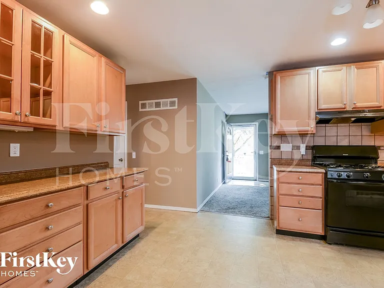 385 Humes Ln — Photo 5