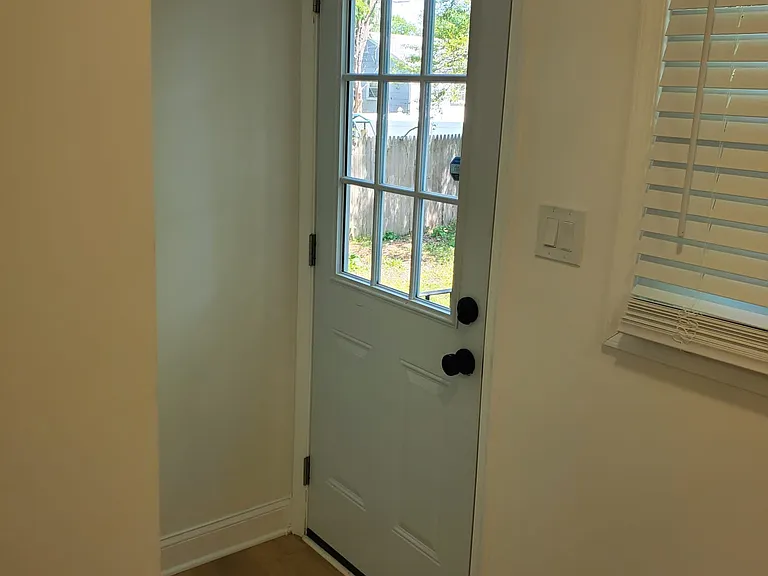 2211 Vermont Ave — Photo 9