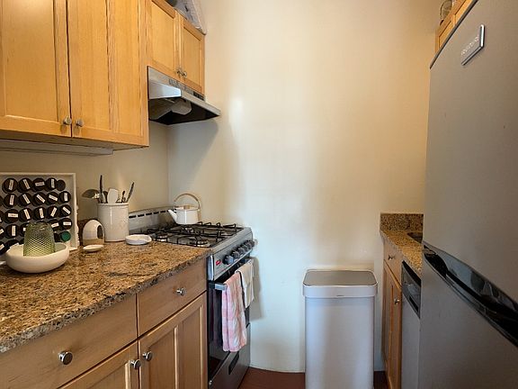 4th image of 264 W 23rd St APT 4B