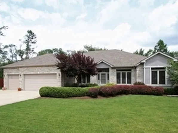 805 Grove Ave, West Chicago, IL 60185