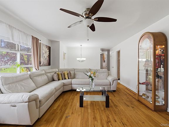 4th image of 39 Carriage Hill Lane