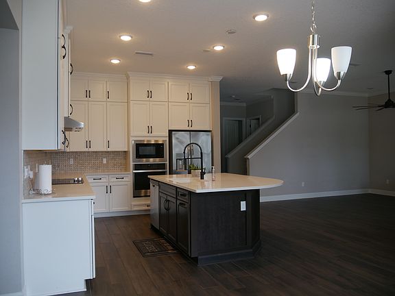 Expansive kitchen