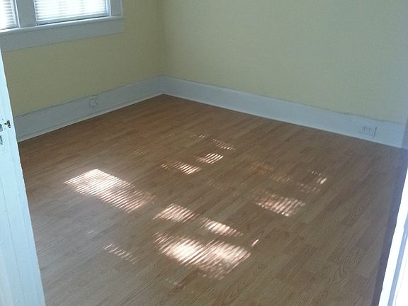 3rd image of 215 Willow St