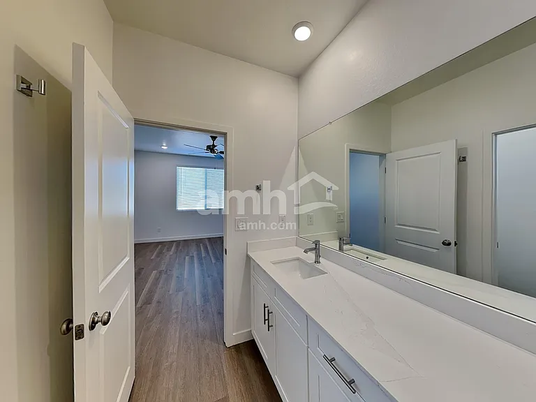 20177 W Thomas Rd #421 — Photo 13