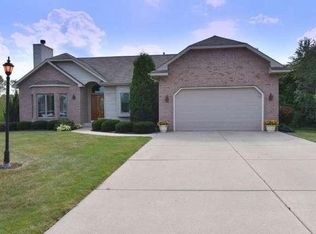 8327 W Ridge Dr, Pleasant Prairie, WI 53158