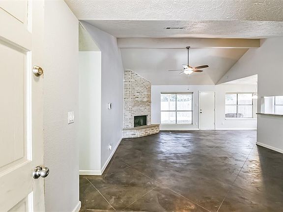 5th image of 1203 Summer Park Ln