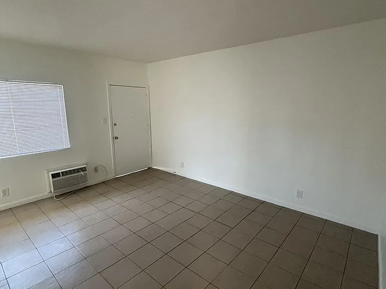 14129 Vanowen St — Photo 24