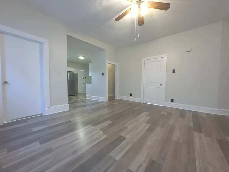 127 Poplar Ave #1 — Photo 4