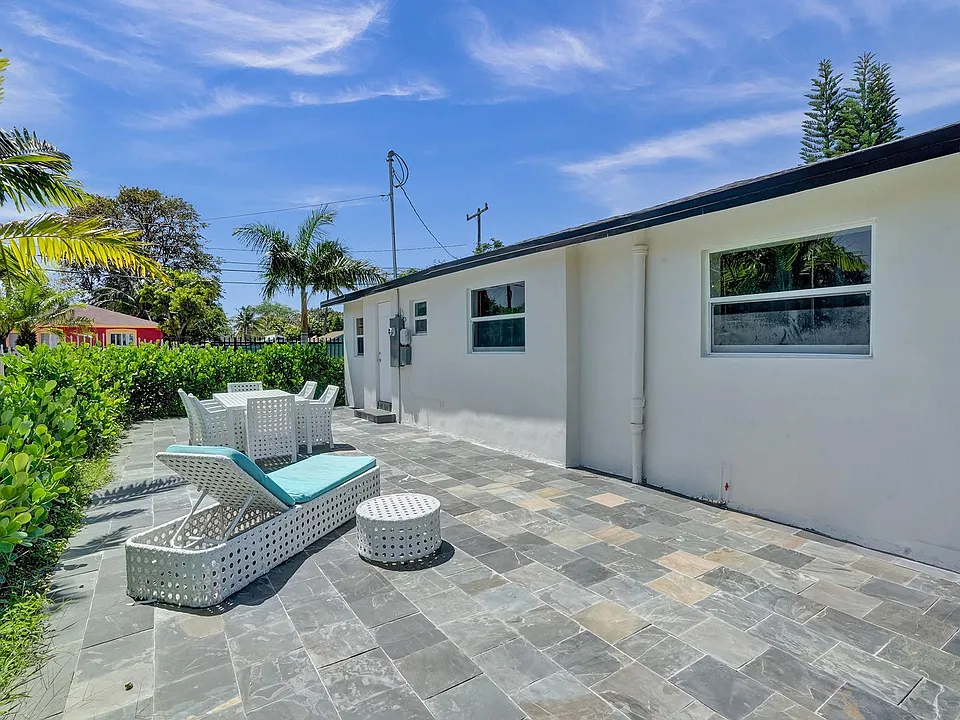 8021 NW 1st Pl #1
