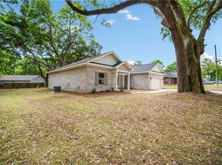7051 Country Oaks Dr N, Irvington, AL 36544