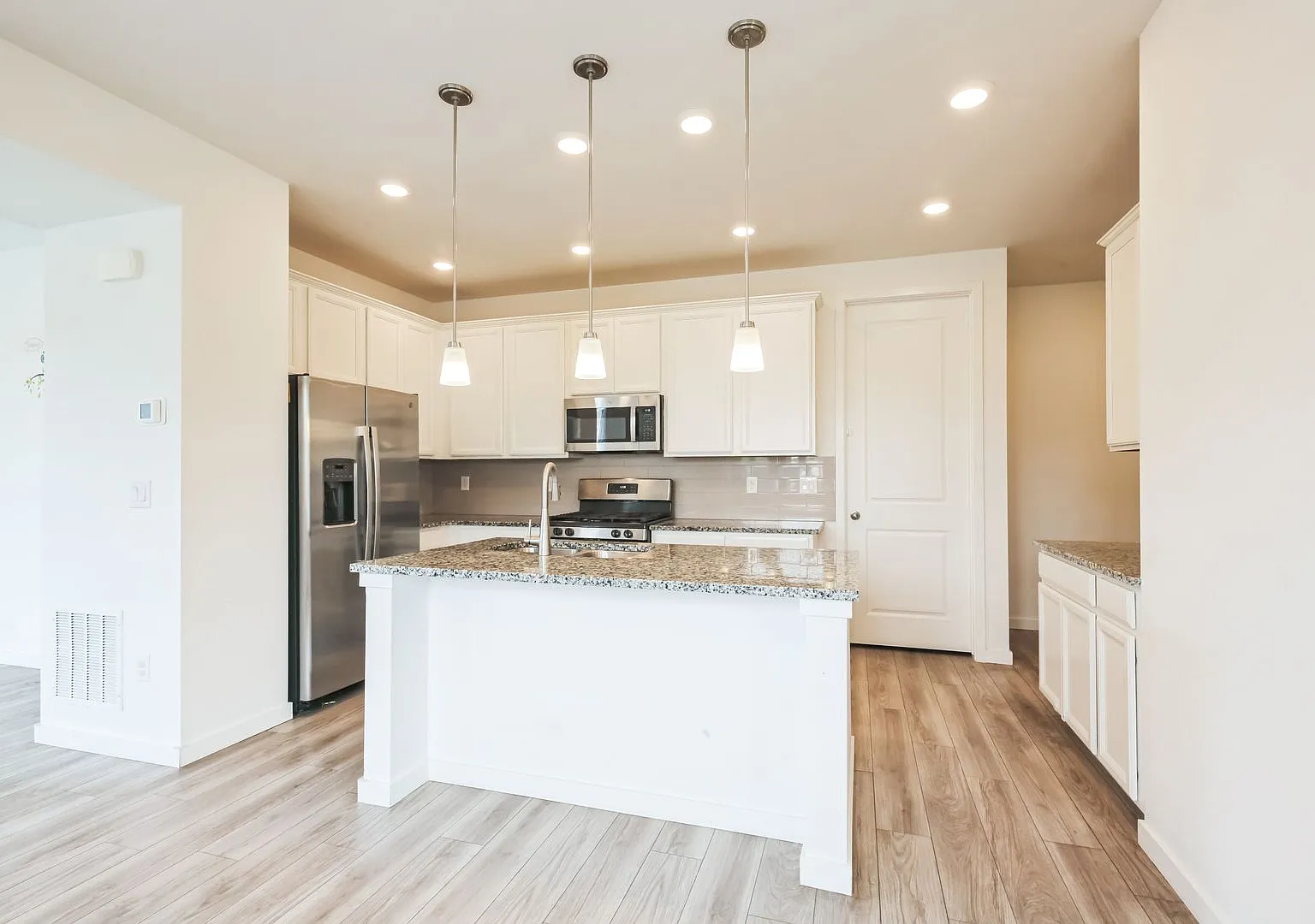 Spacious 4BR 3 Bath End-unit Townhouse with 2-Car Garage in Erie, Boulder County (BVSD) — Photo 4