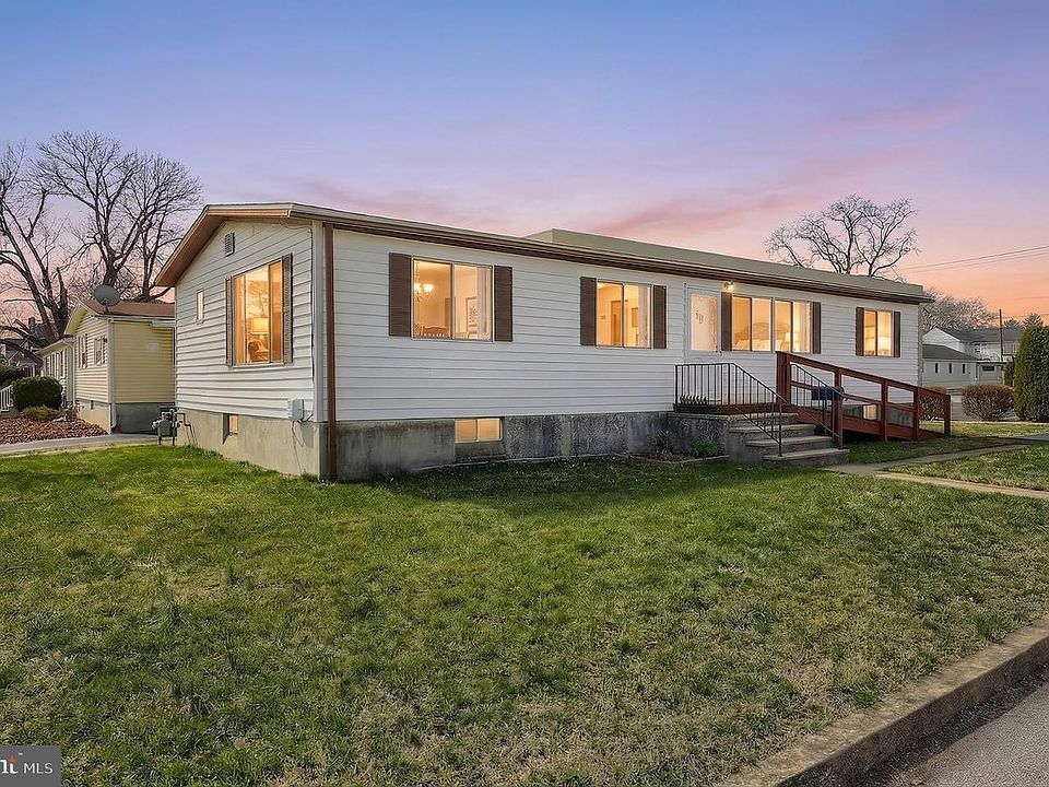 1st image of 77 2nd Ave