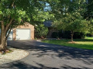 8247 Goldfinch Rd, Neosho, MO 64850