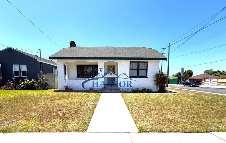 1667 N Lagoon Ave — Photo 1