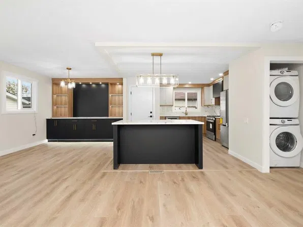 940 W 38th St NE, Calgary, AB T2A 4M5