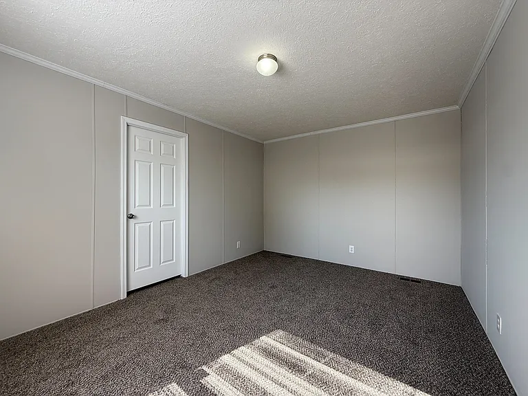 38000 Le Chateau Blvd #98 — Photo 16