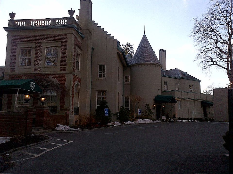2nd image of 16 Castle Ridge Rd