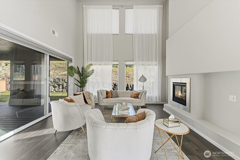 5th image of 4846 Amherst Way SW