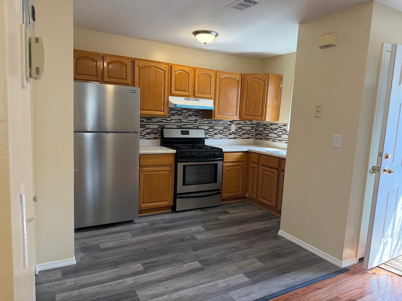 1 bed, 850 sqft, $2,200 — Photo 2