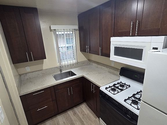 4th image of 4162 33rd St