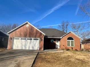 3908 SW Cherry Rd, Bentonville, AR 72713