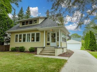 8648 Stickney Ave, Wauwatosa, WI 53226