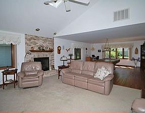 3rd image of 13806 S Lawler Ave